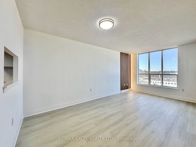 708 - 21 Overlea Blvd