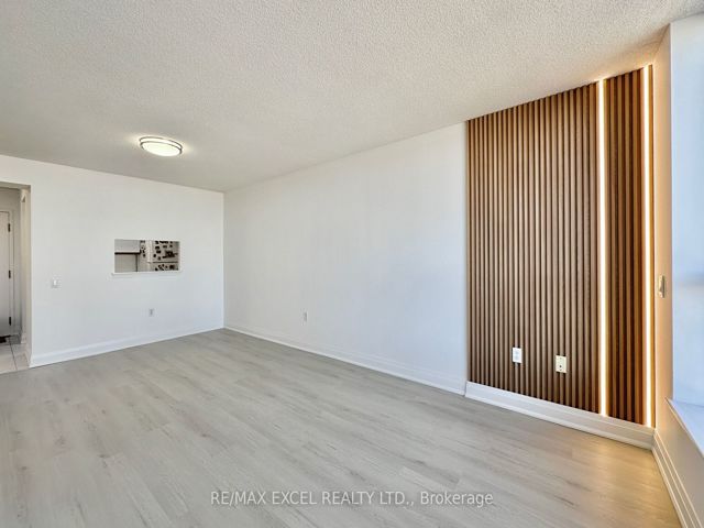 708 - 21 Overlea Blvd