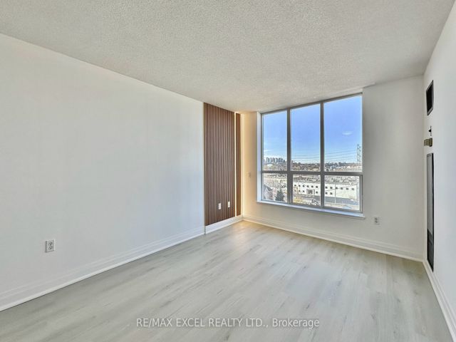 708 - 21 Overlea Blvd