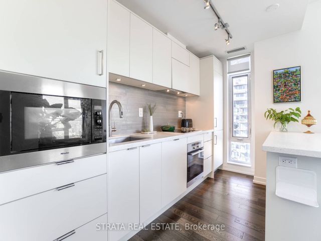 4202 - 21 Widmer Ave