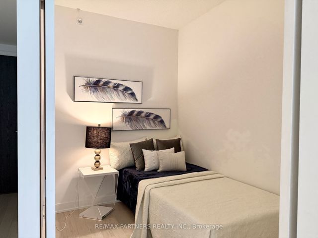 1606 - 25 Richmond St E