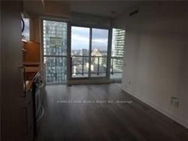 1712 - 290 Adelaide St W