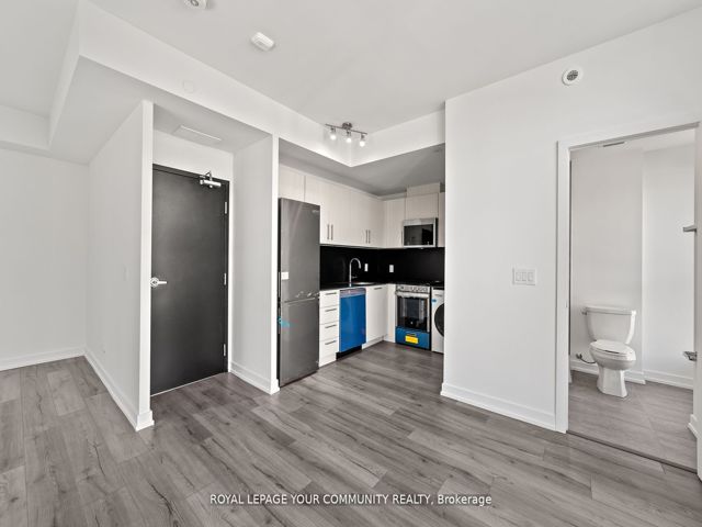 2nd - 11-851 Sheppard Ave W