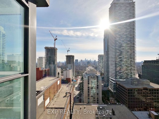 1805 - 39 Roehampton Ave