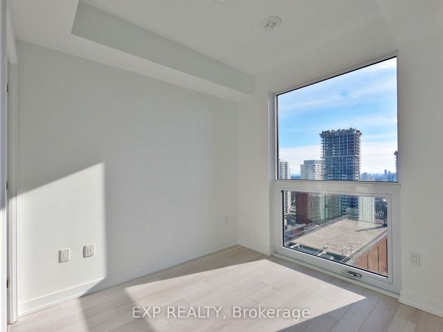 1805 - 39 Roehampton Ave