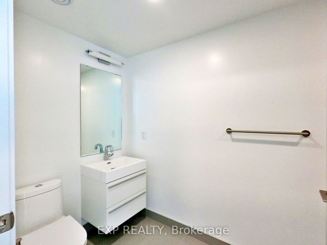 1805 - 39 Roehampton Ave