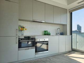 1302 - 15 Queens Quay E
