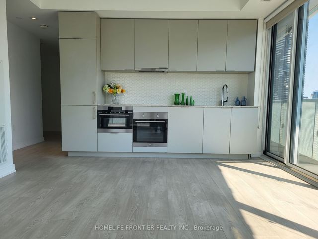 1302 - 15 Queens Quay E