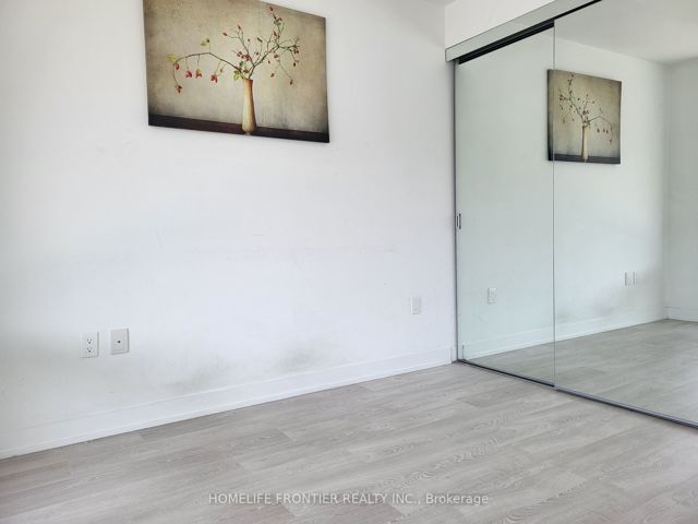 1302 - 15 Queens Quay E