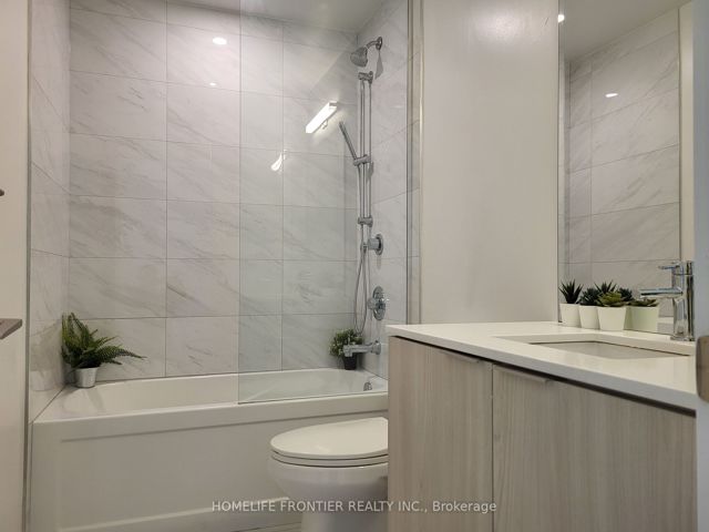 1302 - 15 Queens Quay E