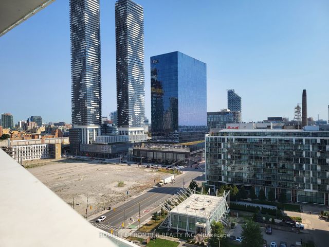 1302 - 15 Queens Quay E
