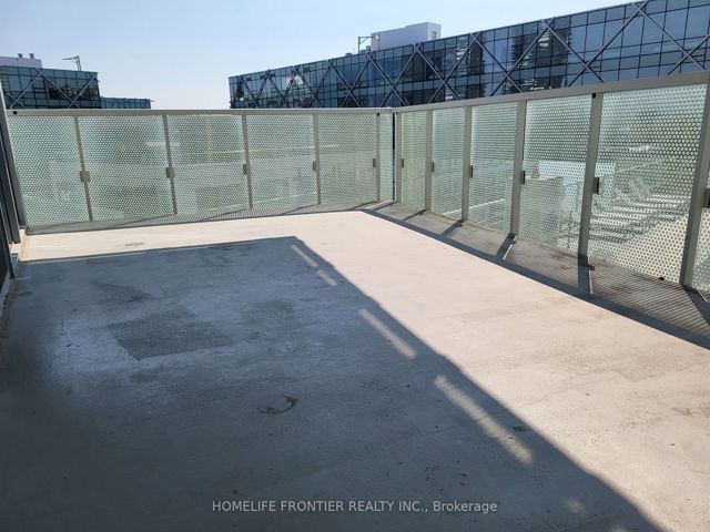 1302 - 15 Queens Quay E
