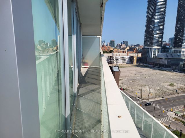 1302 - 15 Queens Quay E