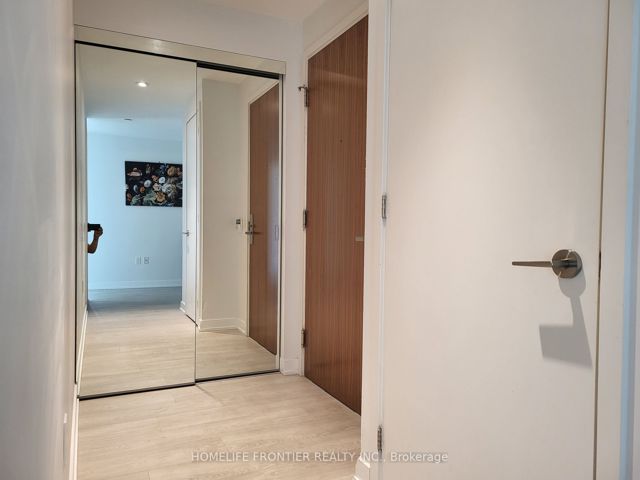 1302 - 15 Queens Quay E