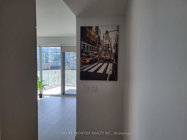 1302 - 15 Queens Quay E