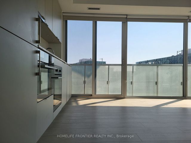 1302 - 15 Queens Quay E