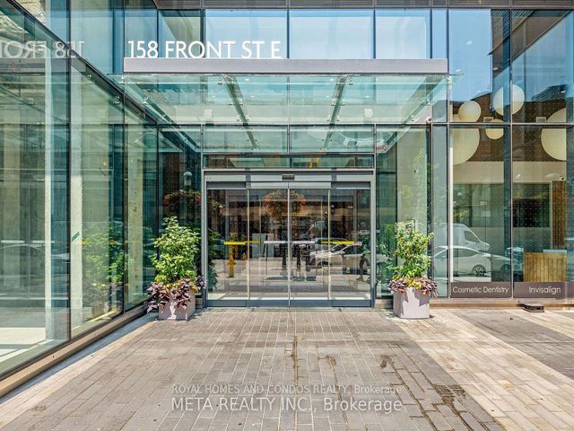1611 - 158 Front St E
