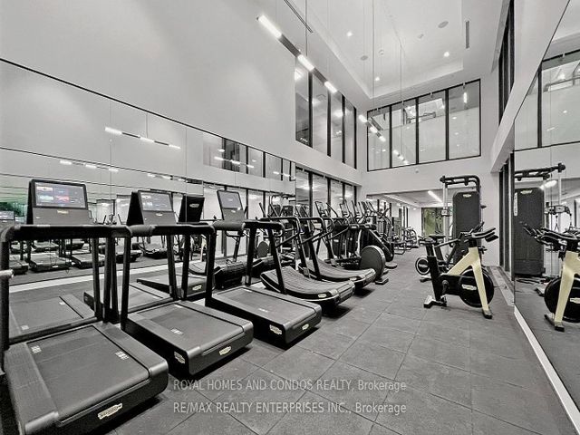 1611 - 158 Front St E