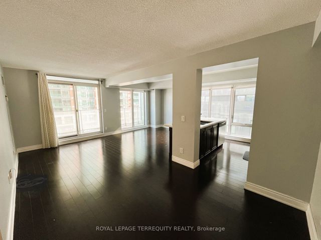 E318 - 555 Wilson Ave