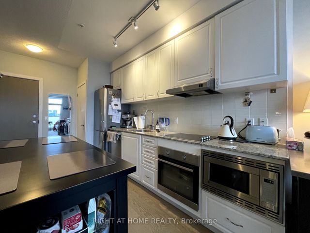 613 - 7 Kenaston Ave