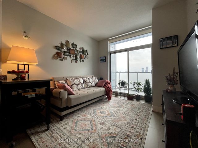 613 - 7 Kenaston Ave