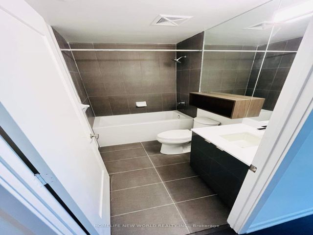 359 SW - 121 Lower Sherbourne St