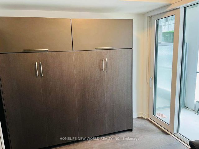 359 SW - 121 Lower Sherbourne St