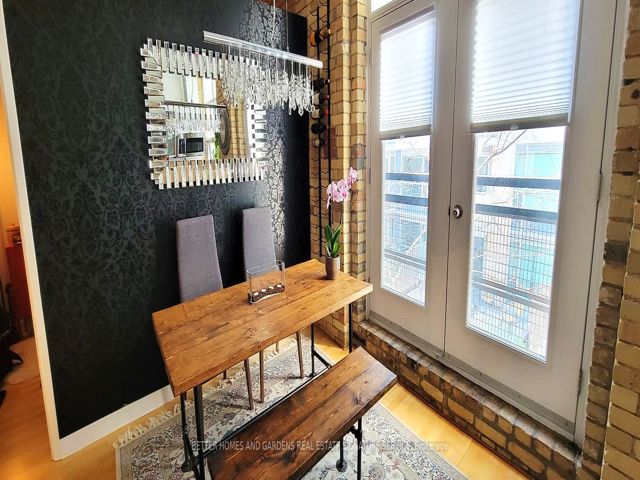 302 - 383 Adelaide St E