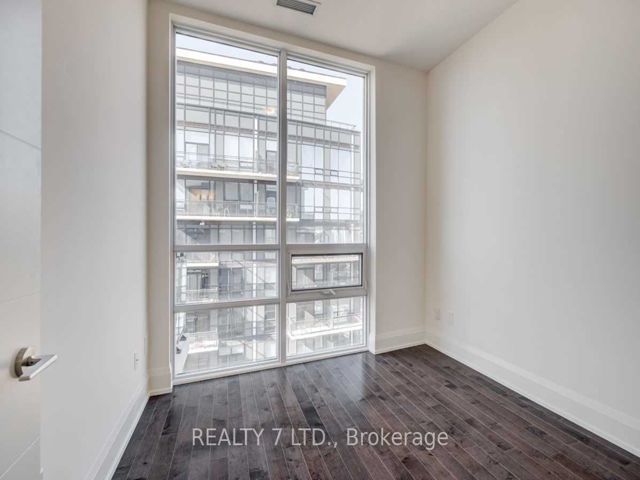 Ph223 - 460 Adelaide St E