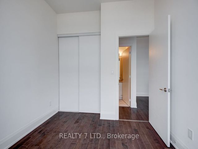 Ph223 - 460 Adelaide St E