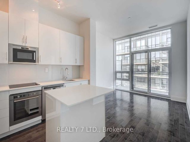 Ph223 - 460 Adelaide St E