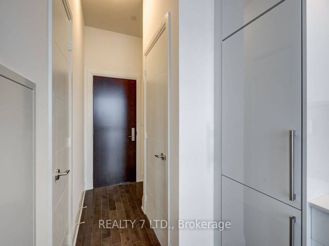 Ph223 - 460 Adelaide St E
