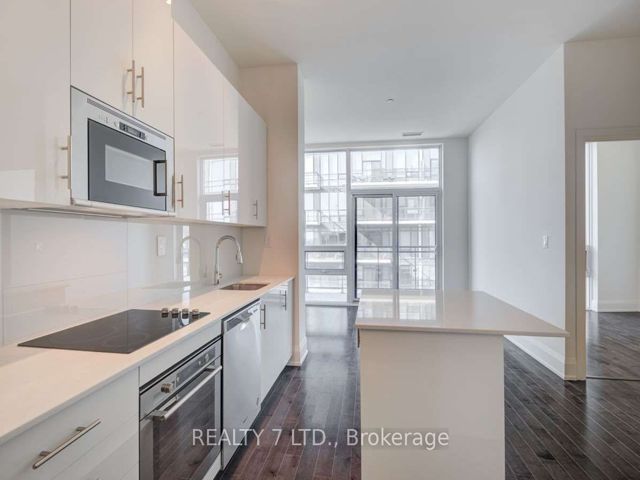 Ph223 - 460 Adelaide St E
