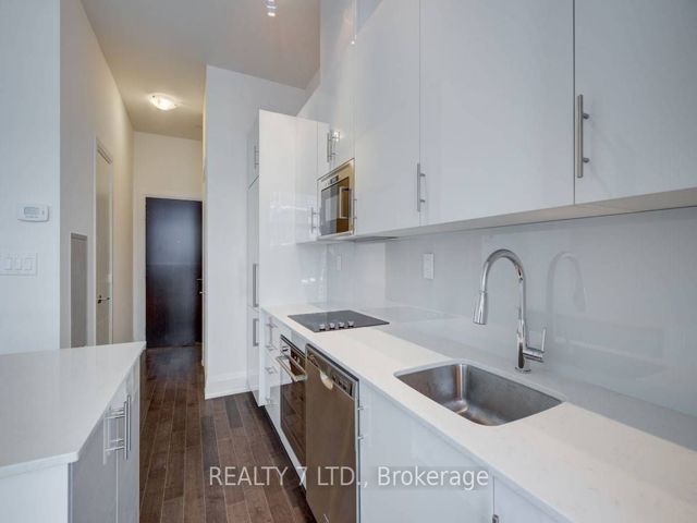 Ph223 - 460 Adelaide St E