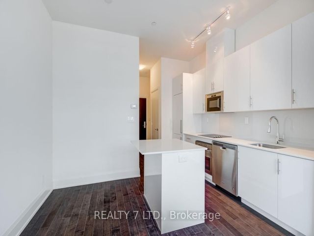 Ph223 - 460 Adelaide St E