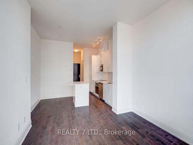 Ph223 - 460 Adelaide St E