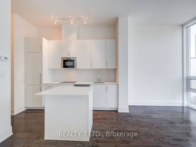 Ph223 - 460 Adelaide St E