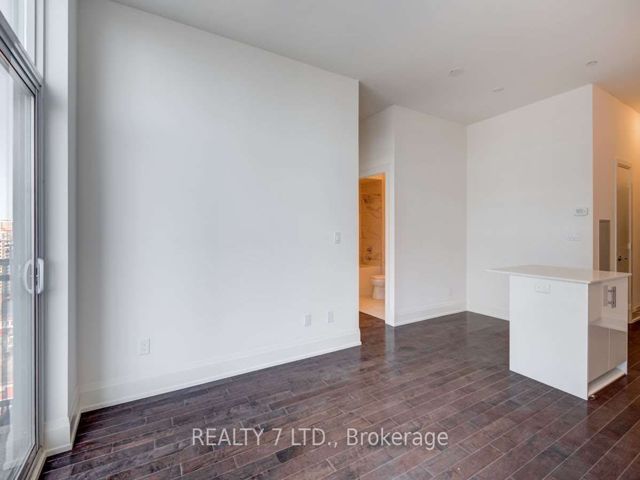 Ph223 - 460 Adelaide St E