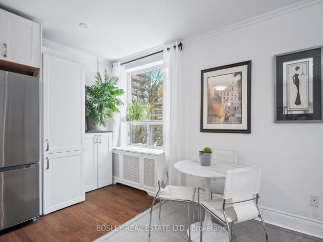206 - 2550 Bathurst St