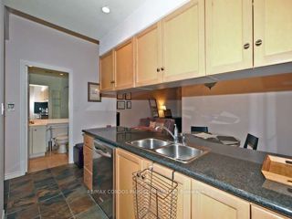 820 - 168 Simcoe St
