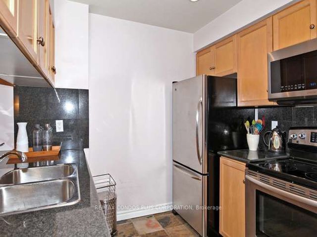 820 - 168 Simcoe St
