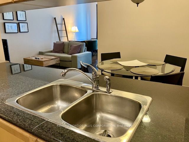 820 - 168 Simcoe St