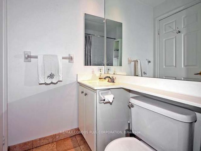 820 - 168 Simcoe St