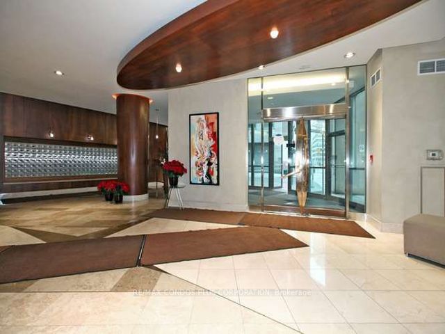 820 - 168 Simcoe St