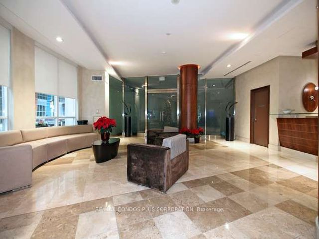 820 - 168 Simcoe St