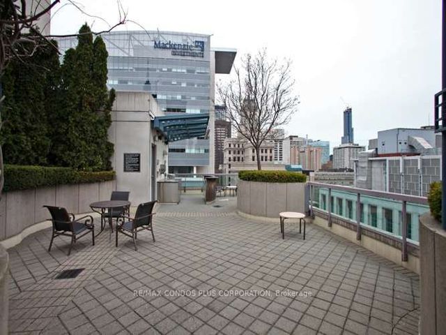 820 - 168 Simcoe St