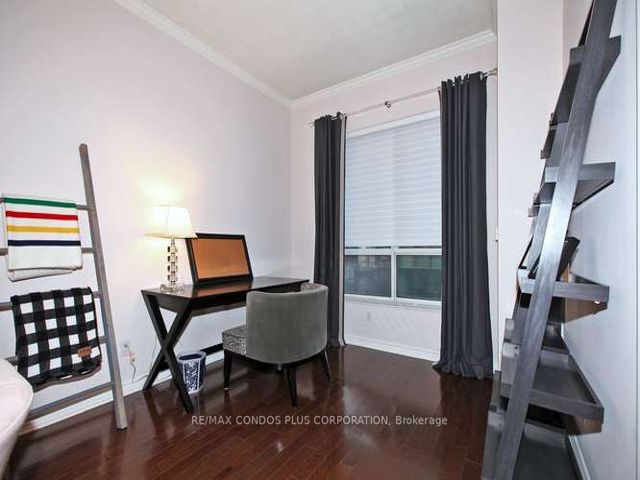 820 - 168 Simcoe St
