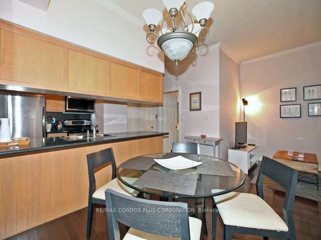 820 - 168 Simcoe St