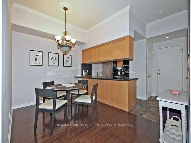 820 - 168 Simcoe St