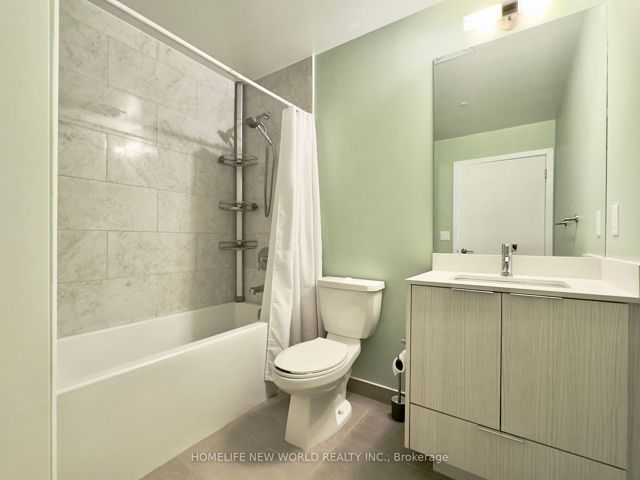 809 - 36 Forest Manor Rd
